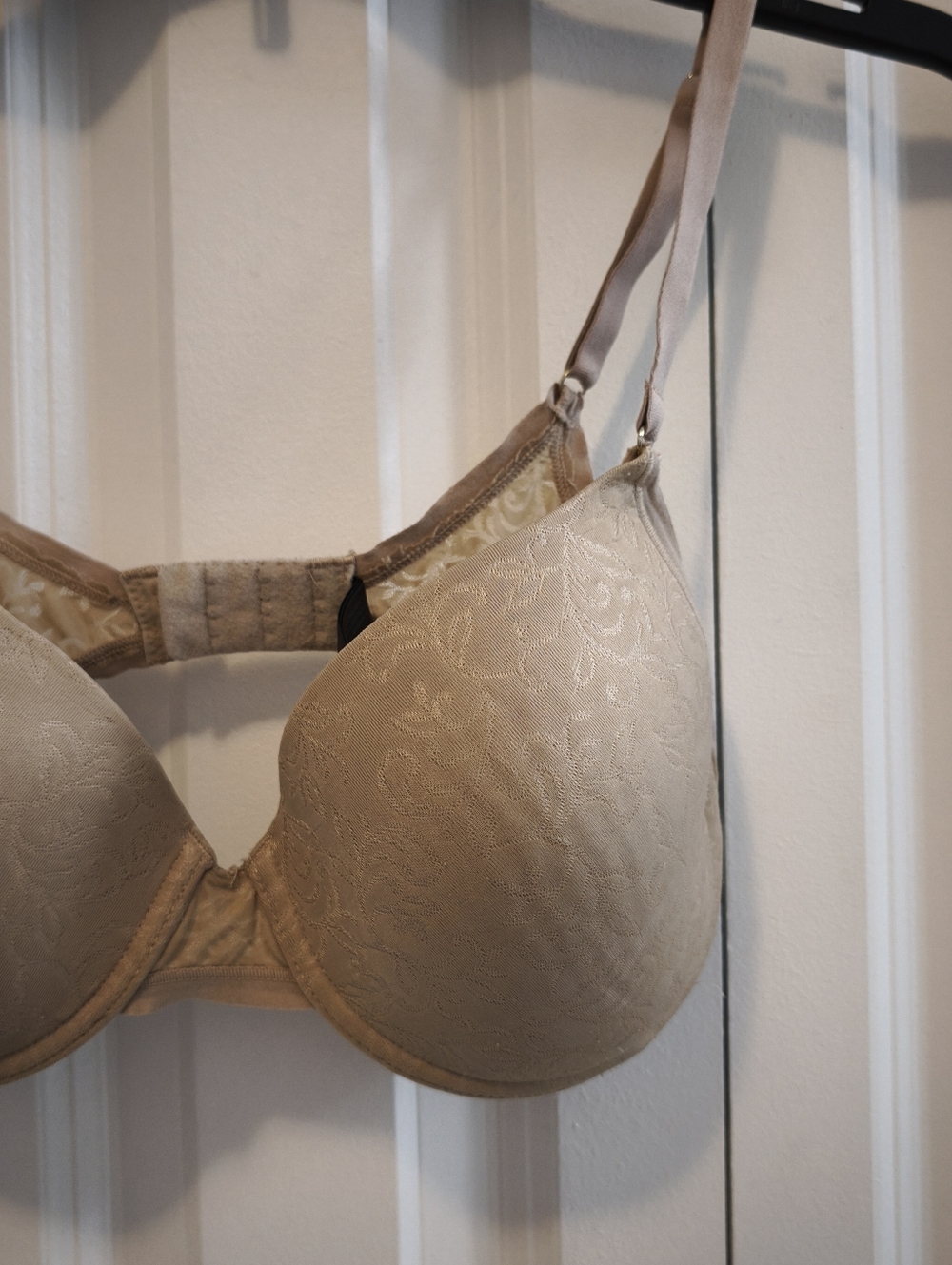 2 Natori Bras For $8 Black And Nude Lace - Picture 10 of 16